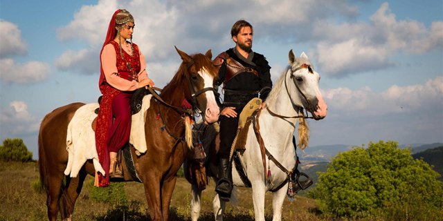 engin-altan-duzyatan-dirilis-ertugrul-4