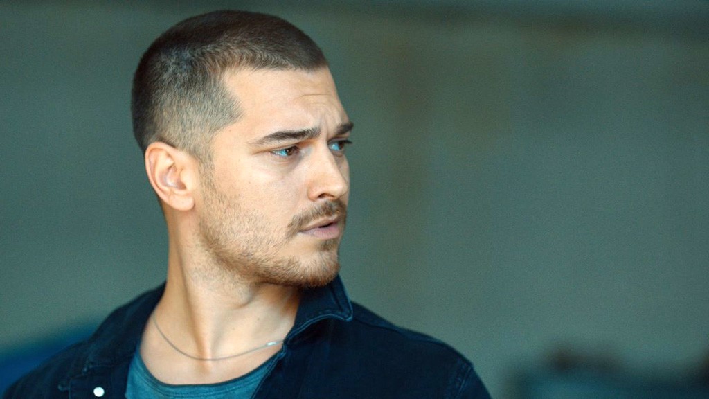 Cagatay Ulusoy Craziness in the High Society | Turkish Celebrity News
