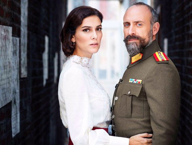 Halit Ergenç - Bergüzar Korel (You Are My Country - Vatanım Sensin)