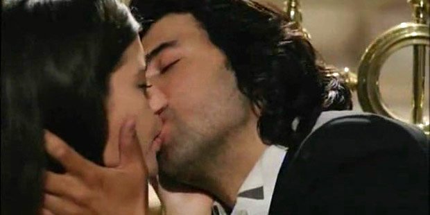 Engin akyurek and Beren saat kissing in What is Fatmagul’s Fault? (FatmagulunSucu Ne?) Tv series