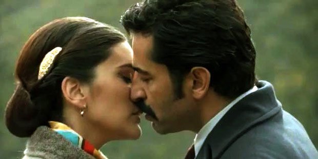 kenan imirzalioglu and berguzar korel kissing in Black Uncle (Karadayi) tv series