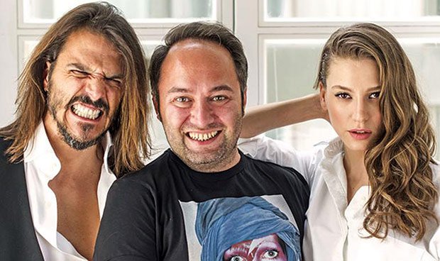 Serenay Sarikaya and Mehmet Gunsur answer Hakan Gence's question