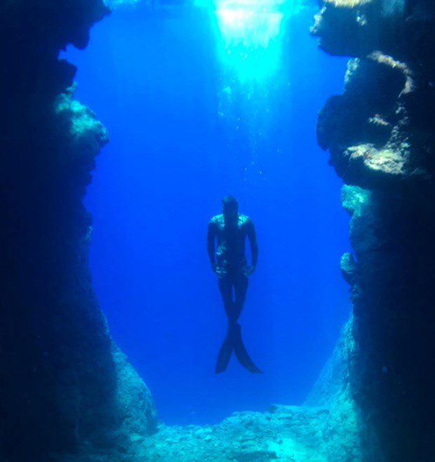 kivanc tatlitug is dive in bodrum sea