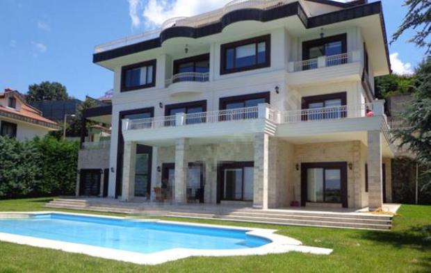 Burak Ozcivit and Fahriye Evcen buy new house