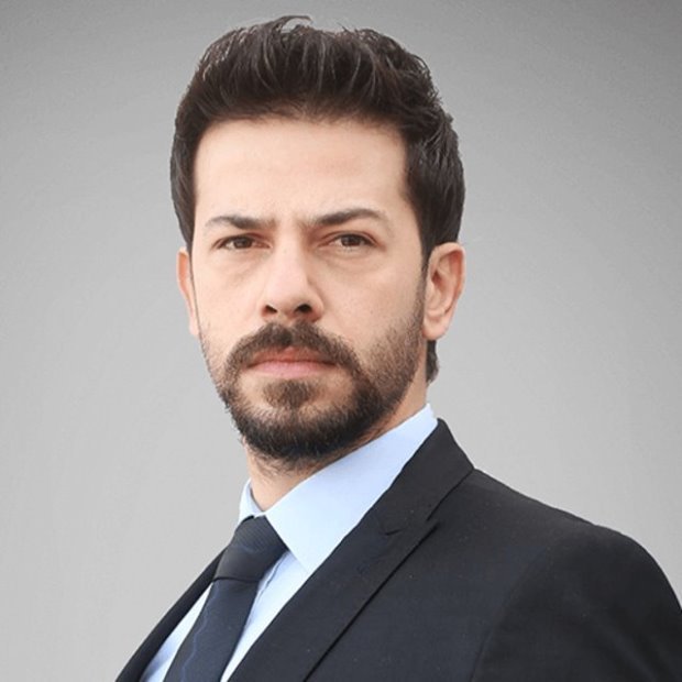 Lawyer Nazım (Ahmet Tansu Taşanlar) was shot due