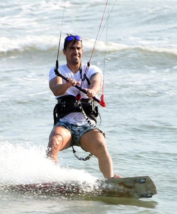 Ibrahim Celikkol is making kitesurfing