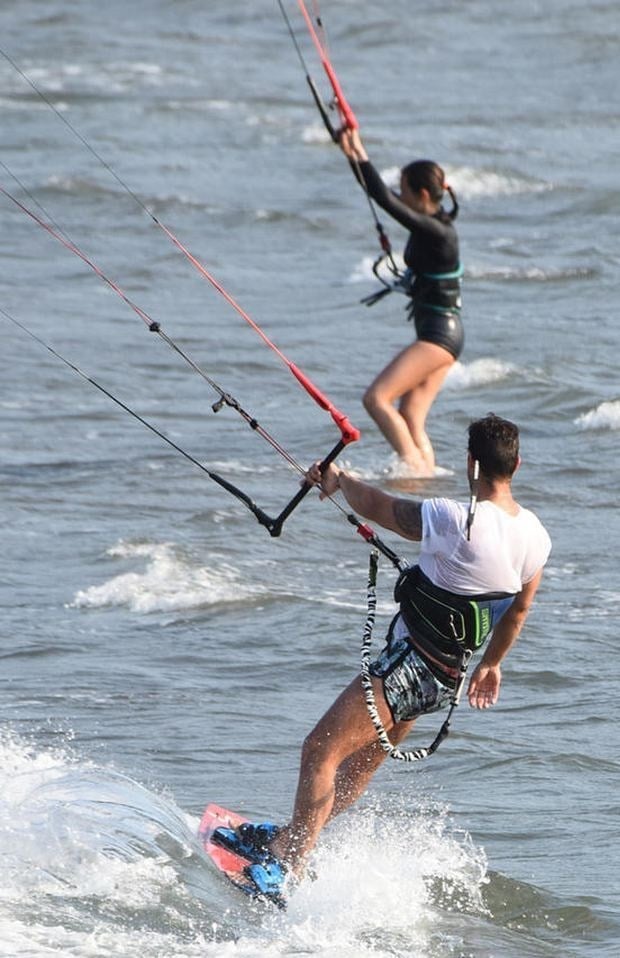 Ibrahim Celikkol and his wife Mihre making kutesurfing in Mugla/Akkaya