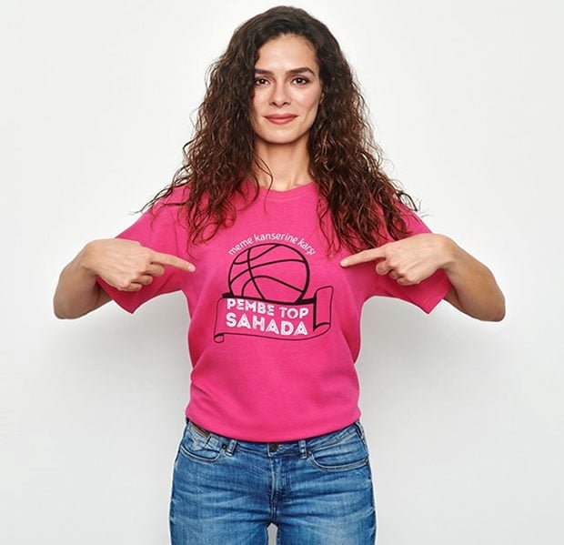 Özge Özpirinçci will Throw the Pink Ball for Breast Cancer Awareness