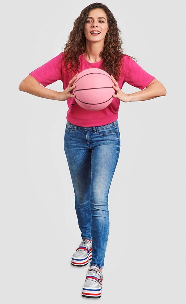 Özge Özpirinçci will Throw the Pink Ball for Breast Cancer Awareness