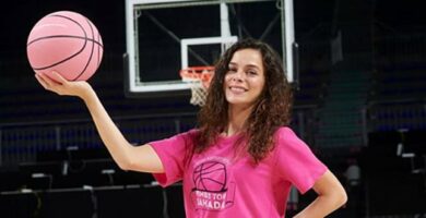 Özge Özpirinçci will Throw the Pink Ball for Breast Cancer Awareness - Featured