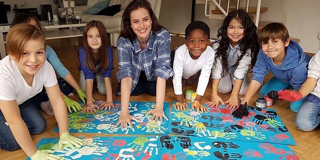 Fahriye Evcen Together With Unicef Children (WorldChildrensDay, GoBlue)