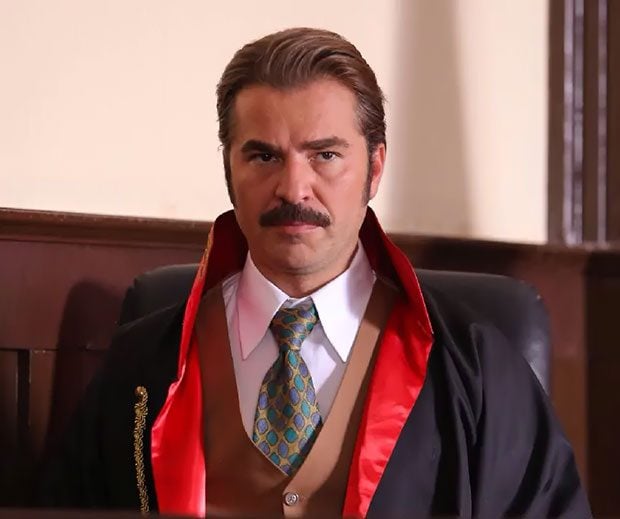 Engin Altan Duzyatan as Orhan Atmaca