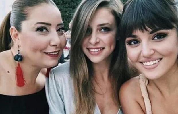 hande ercel, her mom and her sister