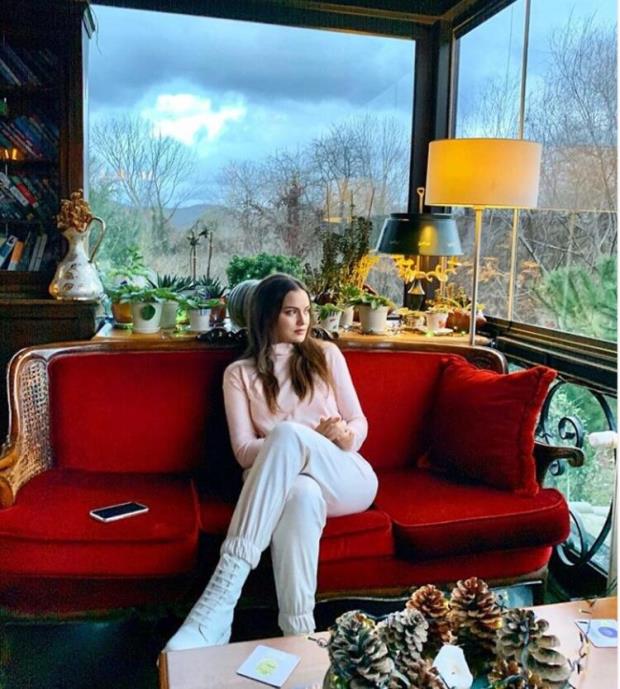 Fahriye Evcen Gets Back into Her Shape 2 fahriye evcen after giving birth