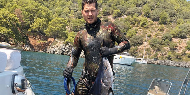 Çağatay Ulusoy Gets Commercial Offer Upon Sharing His Photo