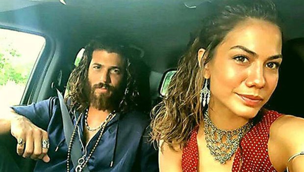 Can Yaman and Demet Ozdemir Selfy