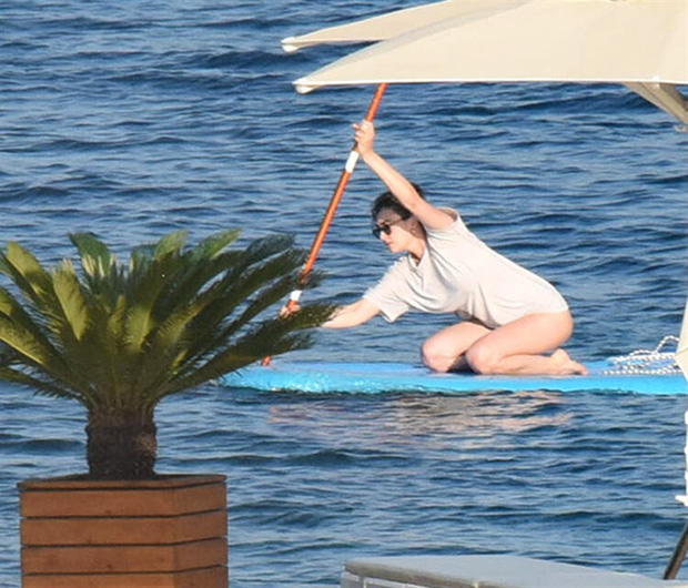 Esra Bilgic Is Seen While Canoeing 2 Esra Bilgic Canoeing