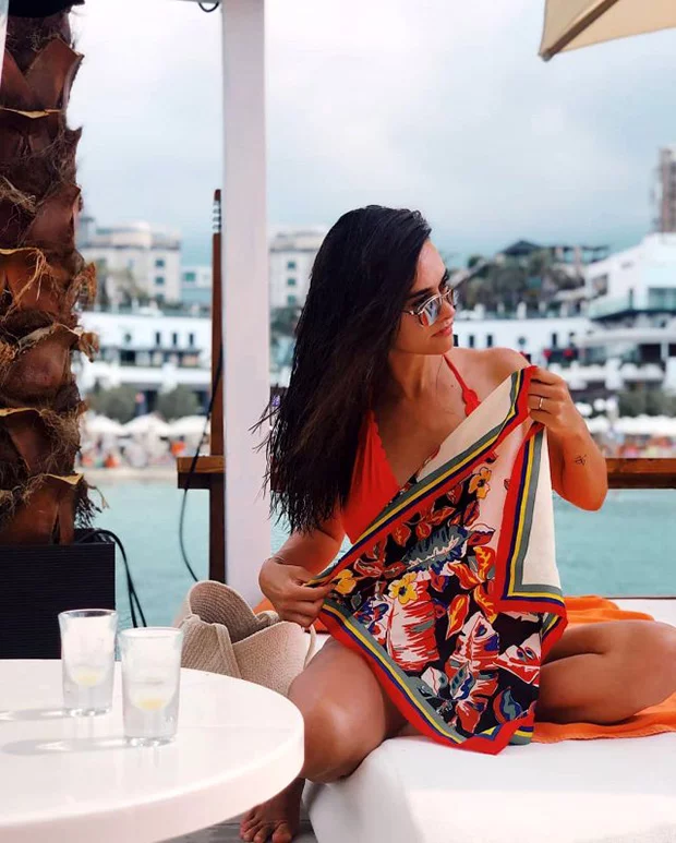 Hande Soral’s New Hairstyle 2 Hande Soral’s Holiday