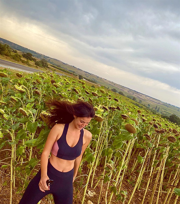 Pınar Deniz Chose Camping Instead of Five Star Hotel 5 Pınar Deniz Sunflowers
