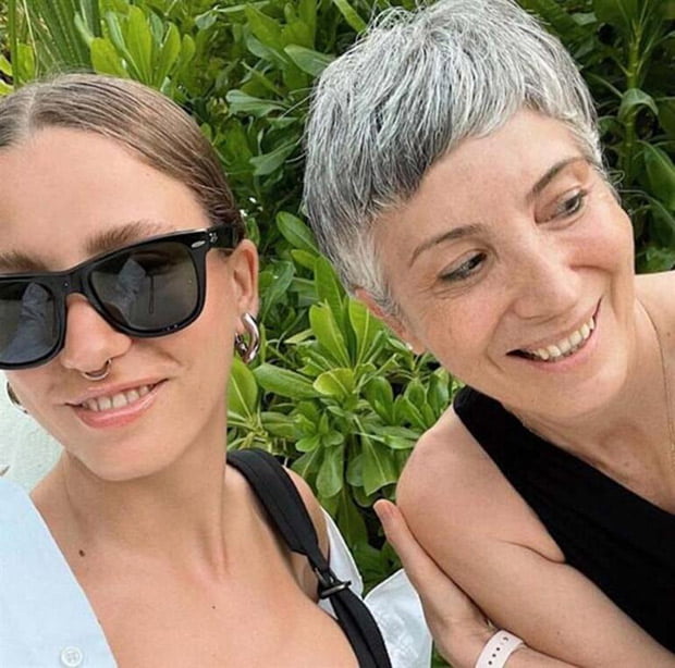 Serenay Sarikaya and Her Mother